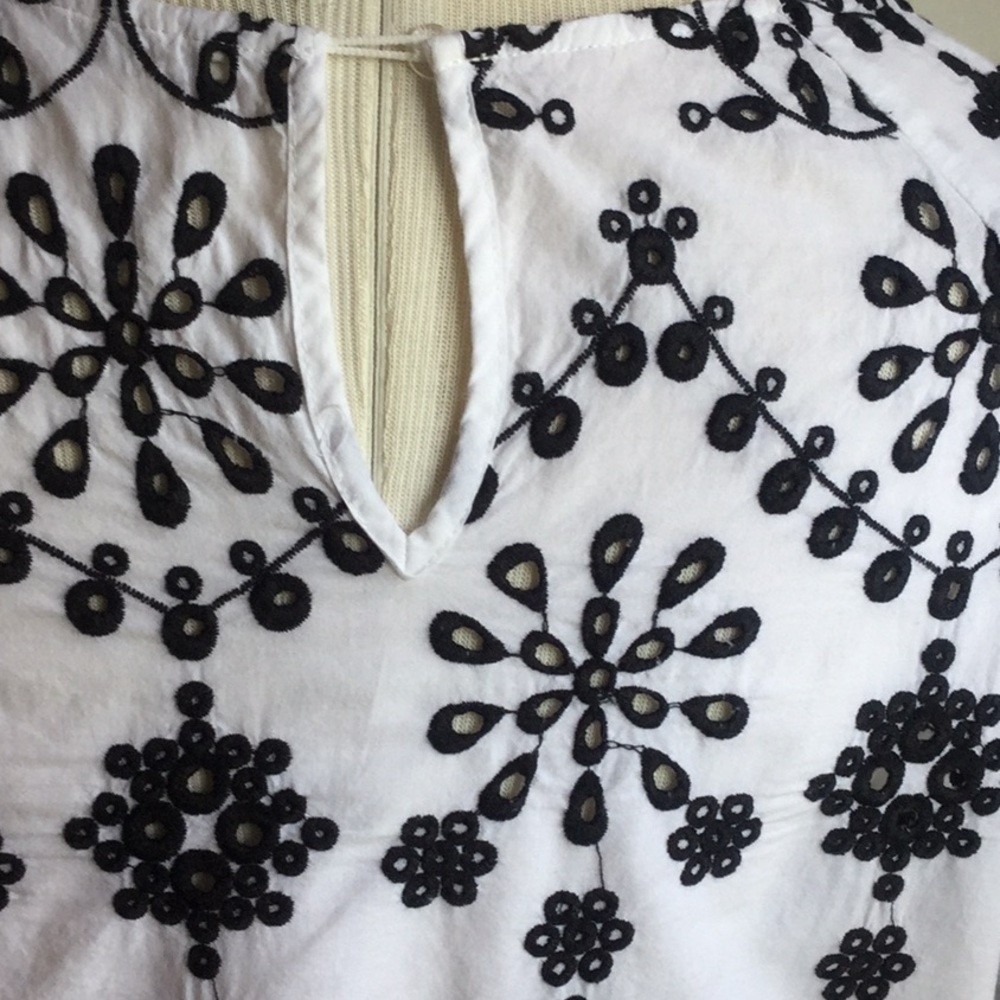 Eyelet top - Picture 6 of 6